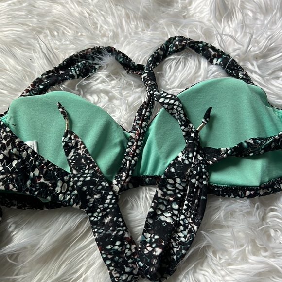 Athleta Swim Athleta Swim
Set Bikini Top And Bottom - Picture 9 of 12